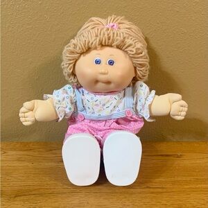 Vintage Cabbage Patch Kids Toddler Doll HM1 Girl With Violet Eyes